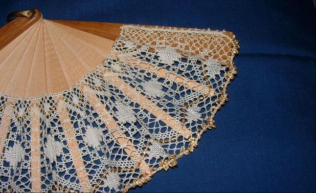 Fan pattern - C&D Springett, work and photo © the lace bee